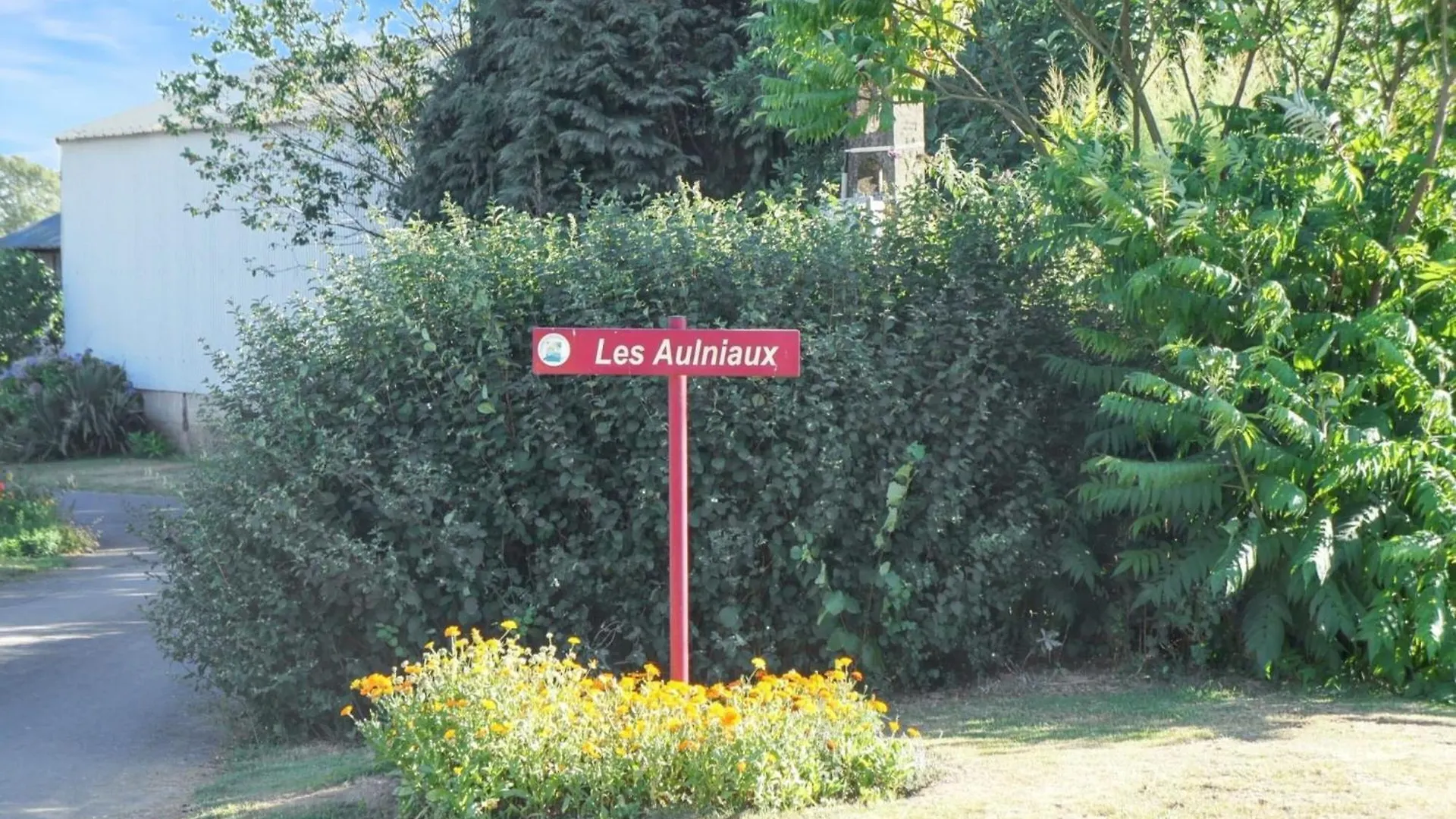 Hébergement de vacances Maison De Charme A Le Mene Avec Jardin Collinée
