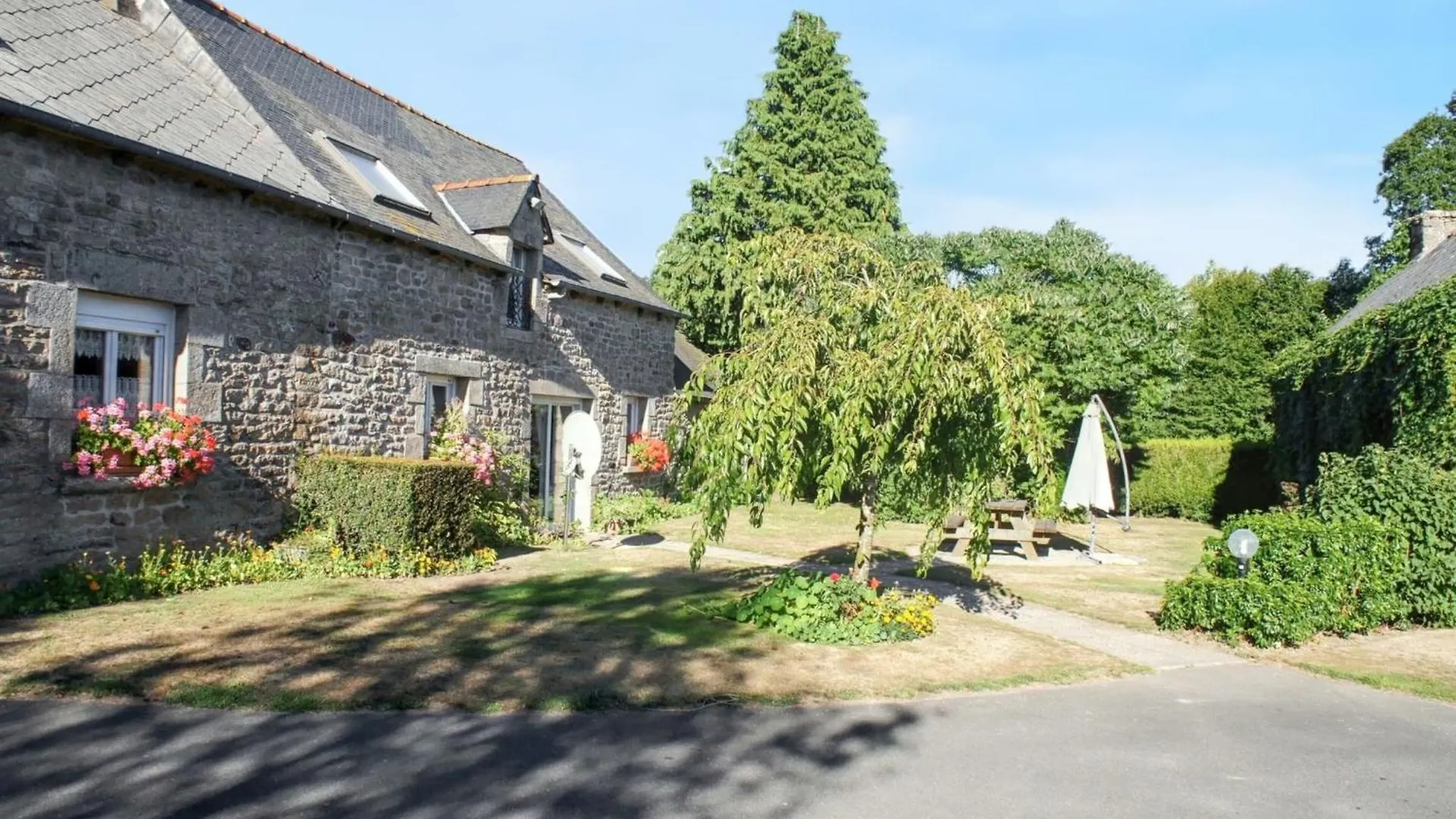 Maison De Charme A Le Mene Avec Jardin Collinée